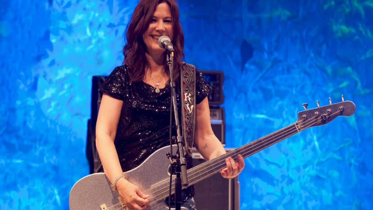 Interview with The Go-Go's Bassist Kathy Valentine